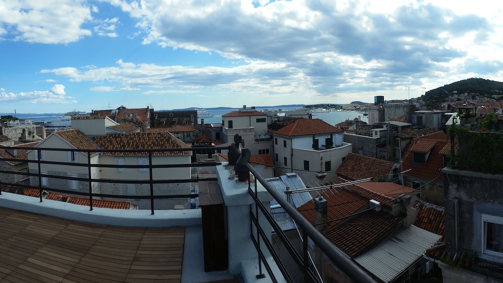 Banica Apartments & Rooms
