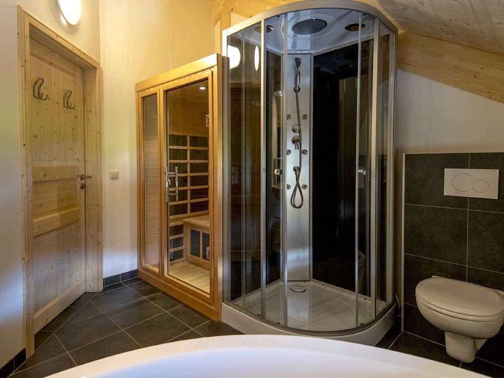 Appealing Chalet With hot tub