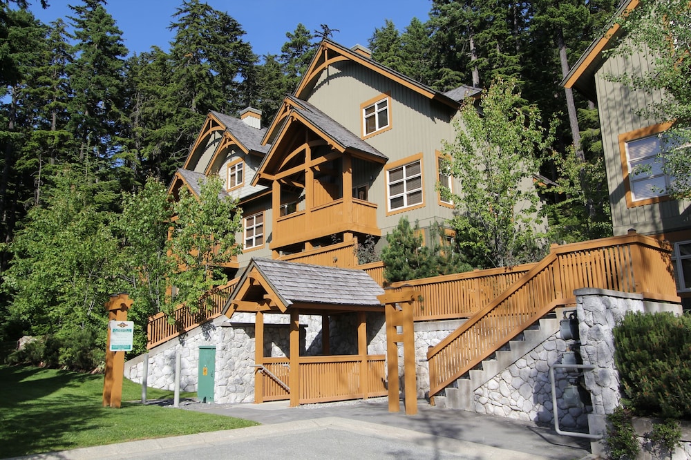 Mountain Star by Whistler Retreats - Image 1