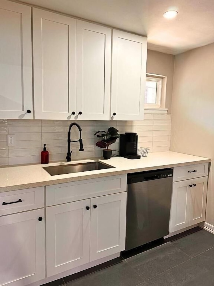 Stylish 1BR Urban Retreat