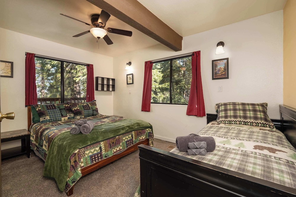 Yosemite Aviary and Quail Within Yosemite - 2 Separate Units, Up To 14 Guests!