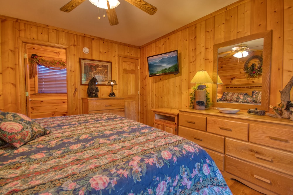 Smoky Mountain Getaway #435 view 2
