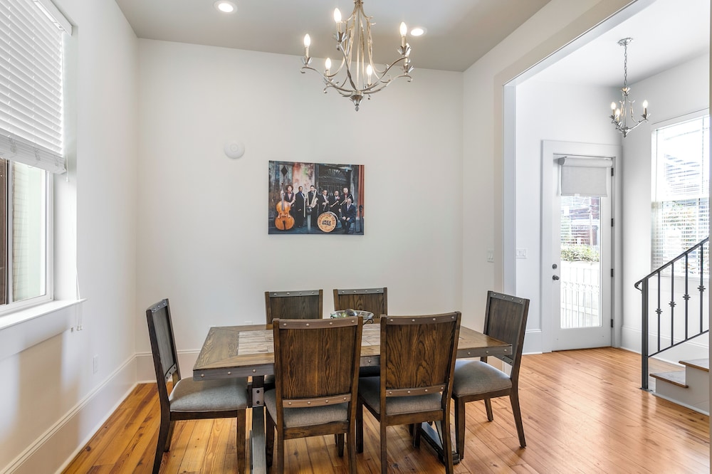 Residences Du Carondelet by Hosteeva