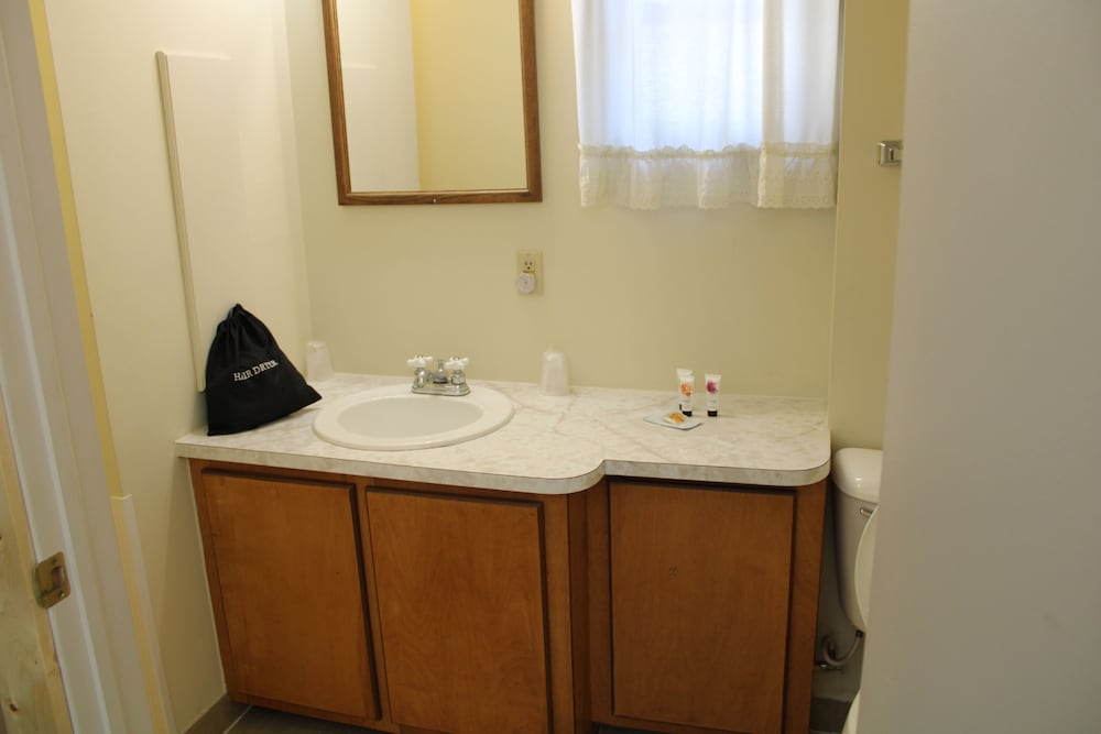 Lockview Motel