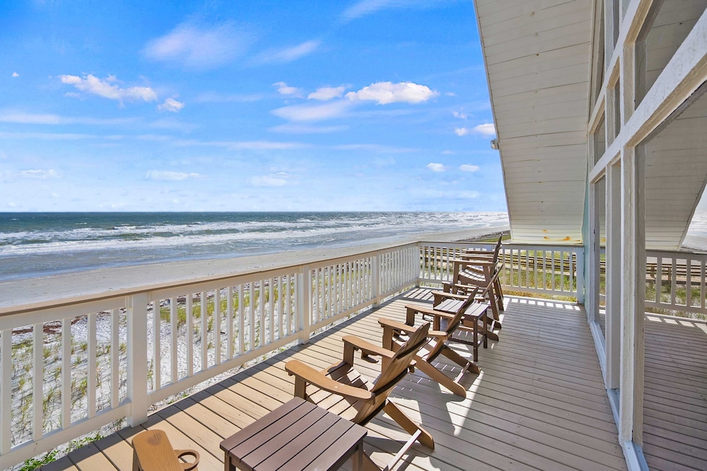 Oceanfront Serenity Under the Sea Tiki Bar BBQ