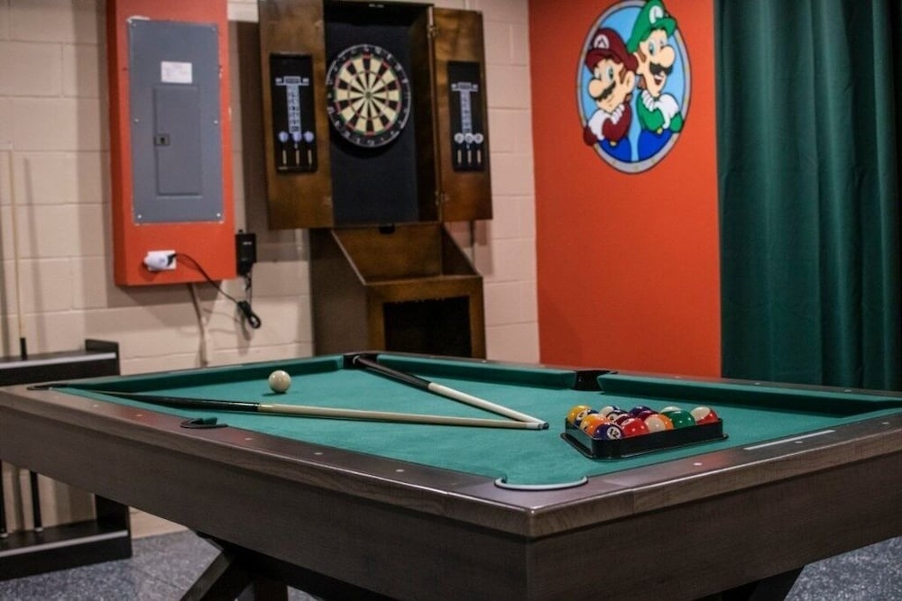 Super Mario Hideaway - Pool, Spa, Game Room Fun! 4 Bedroom Villa