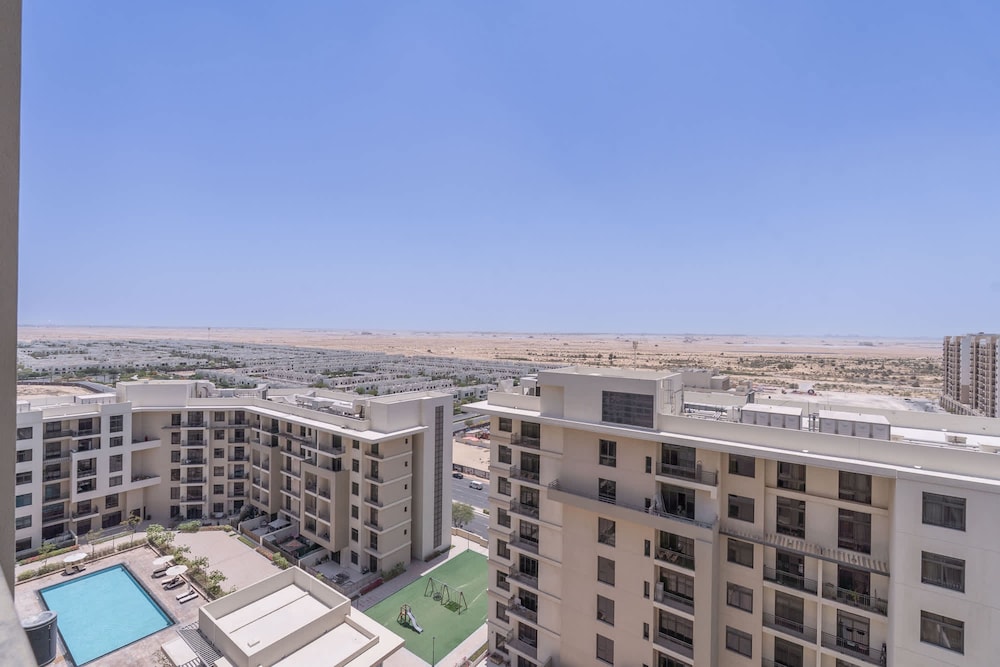 Stunning 1 BR With Pool View in Rawda Apartments