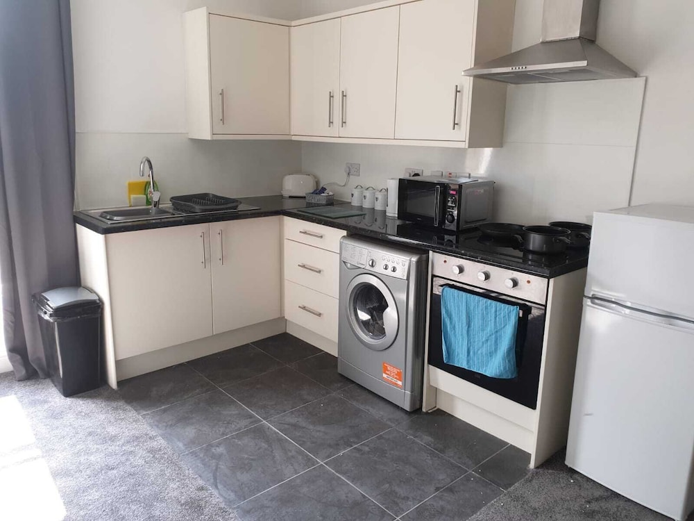 Dover Vacations - 1 Bed Flat in Pedestrianized High Street - Property Image 3