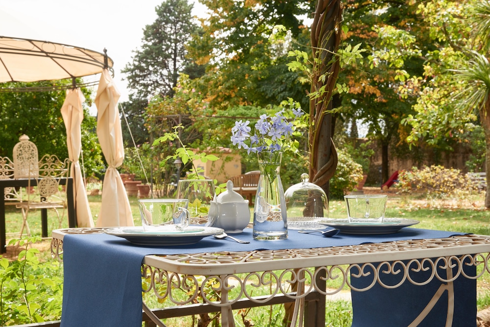 Ape Rosa Relais