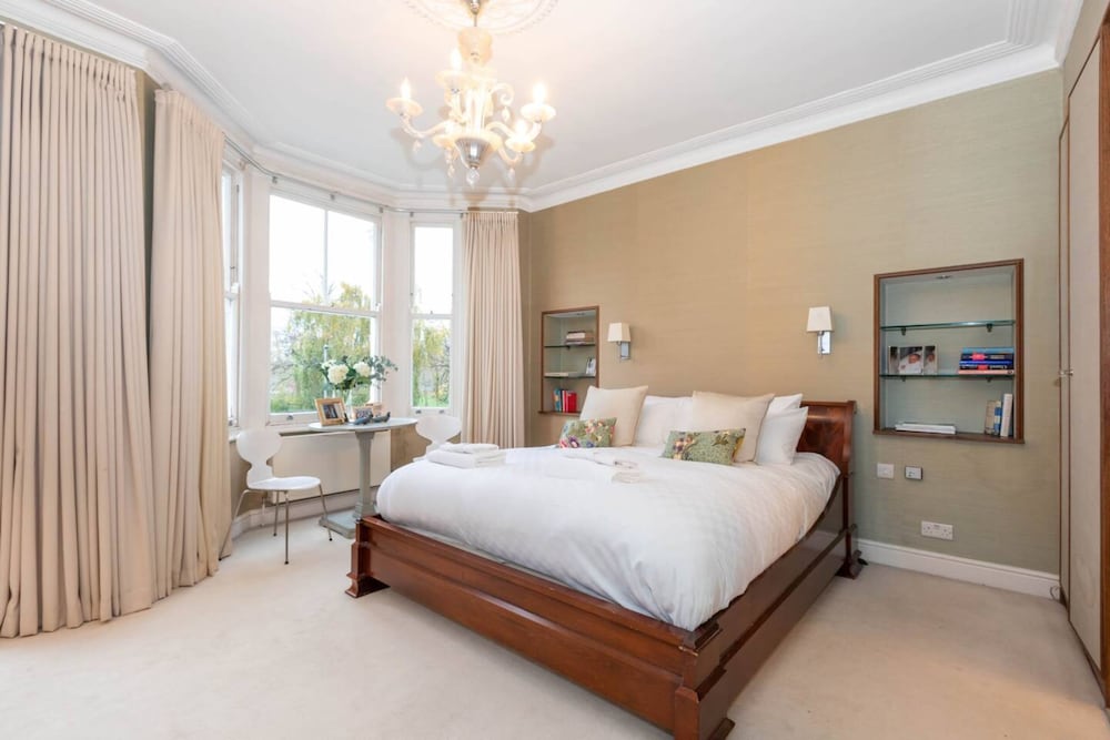 Gorgeous 4 Bedroom Family Home Next to Clapham Common