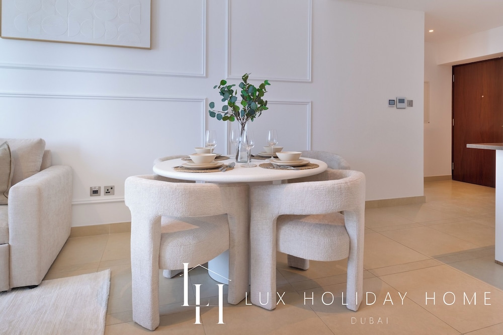 LUX The Marina Gate Sea View Suite
