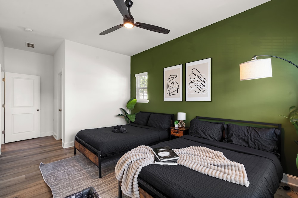Luxe 3BR Townhouse to Uptown Charlotte