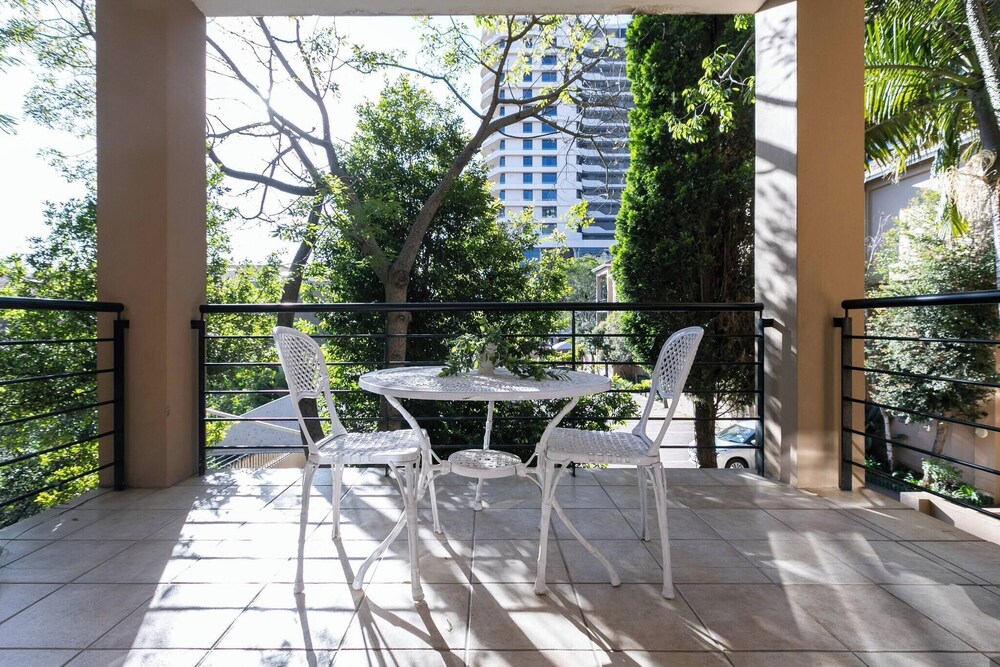 2bed in Sandton City