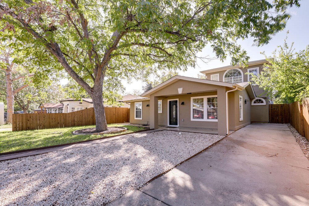 5 Mi to Dtwn Austin: Vibrant Home w/ Patio view 2