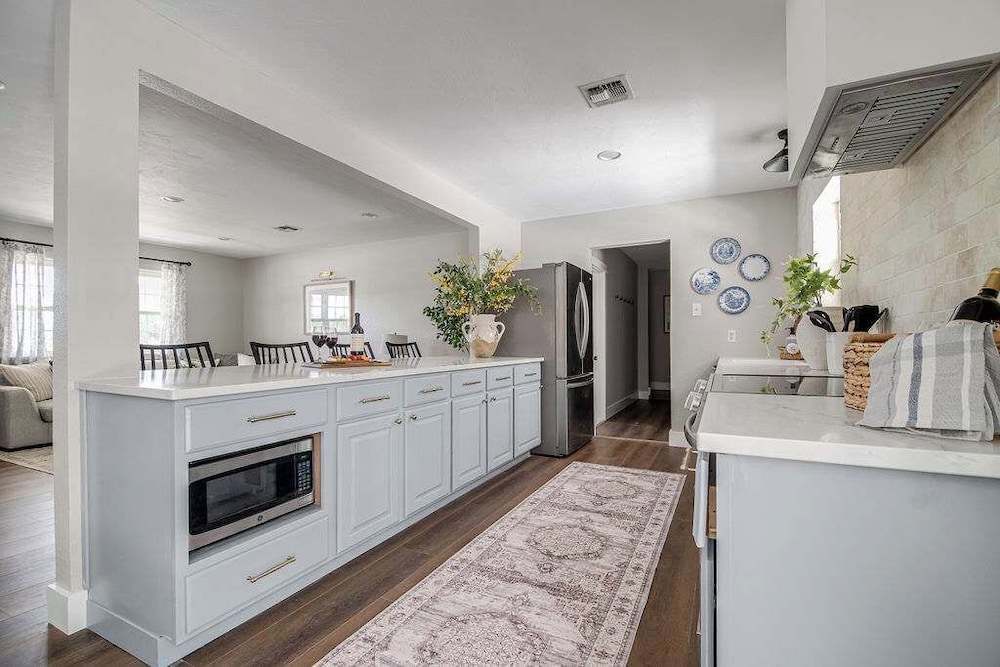 108 Wisteria Dr