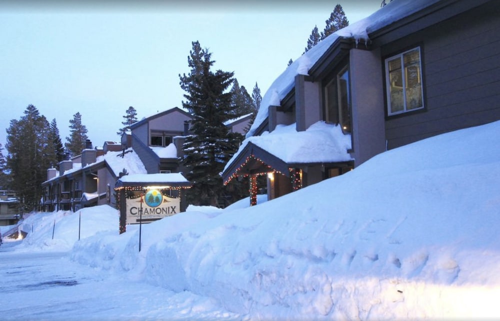 Hotel Chamonix - Year-round Fun w/ Shared Pool! - Image 1