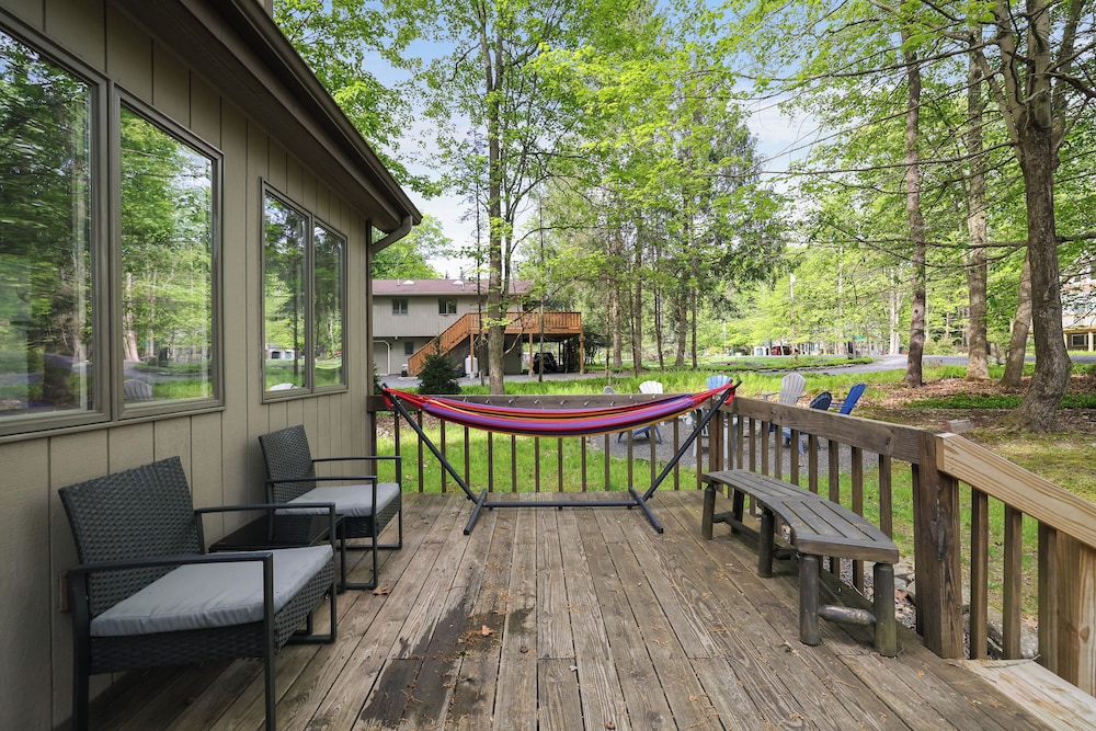 Dreamy Lake House With Fireplace, Firepit & Pet Friendly