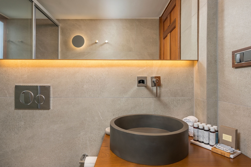Azatis Luxury Villa view 2