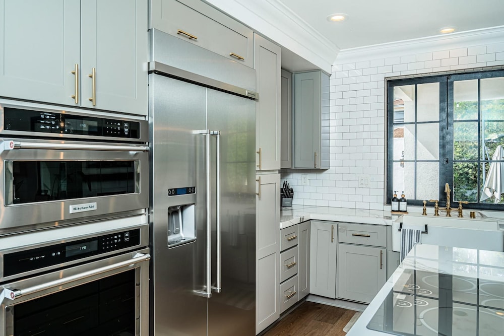 Spacious 5 BR Near Heart of South Park