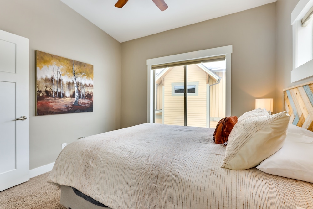 Convenient Fraser Townhome w/ Hot Tub, Near Hikes! view 4
