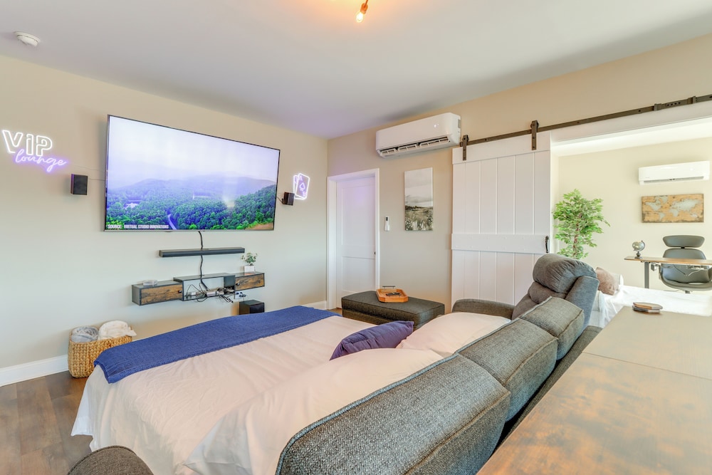 11 Mi to Dtwn Ellijay: Newly Built Modern Cabin!
