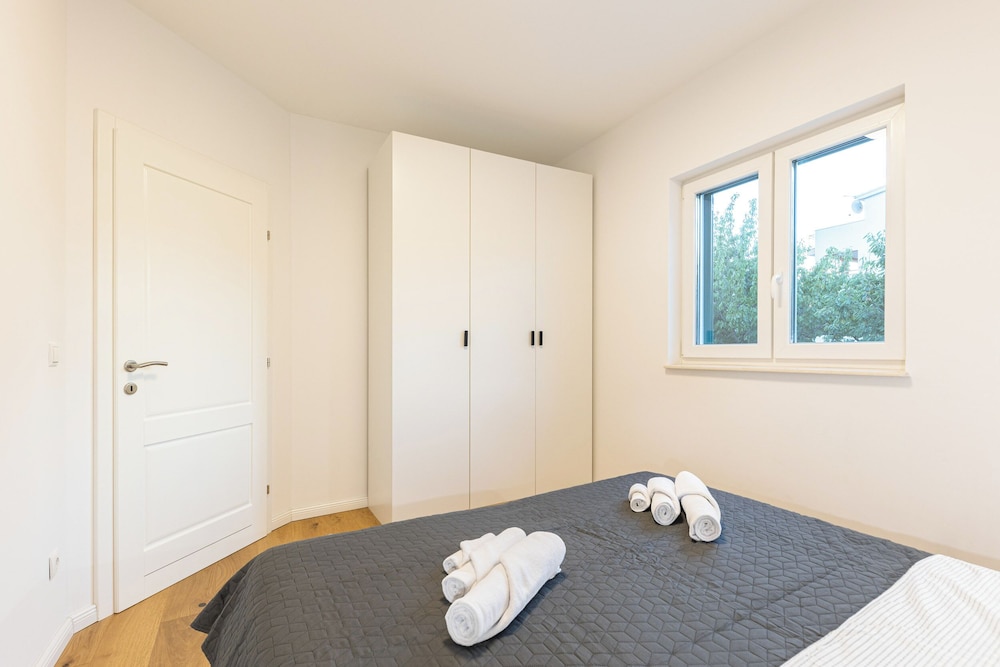 Olive Leaf - Ground Floor Apartment