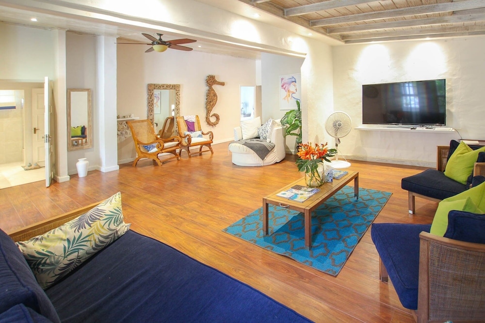 Poolside Paradise Near Beach - Pavilion Villa by Bluescape