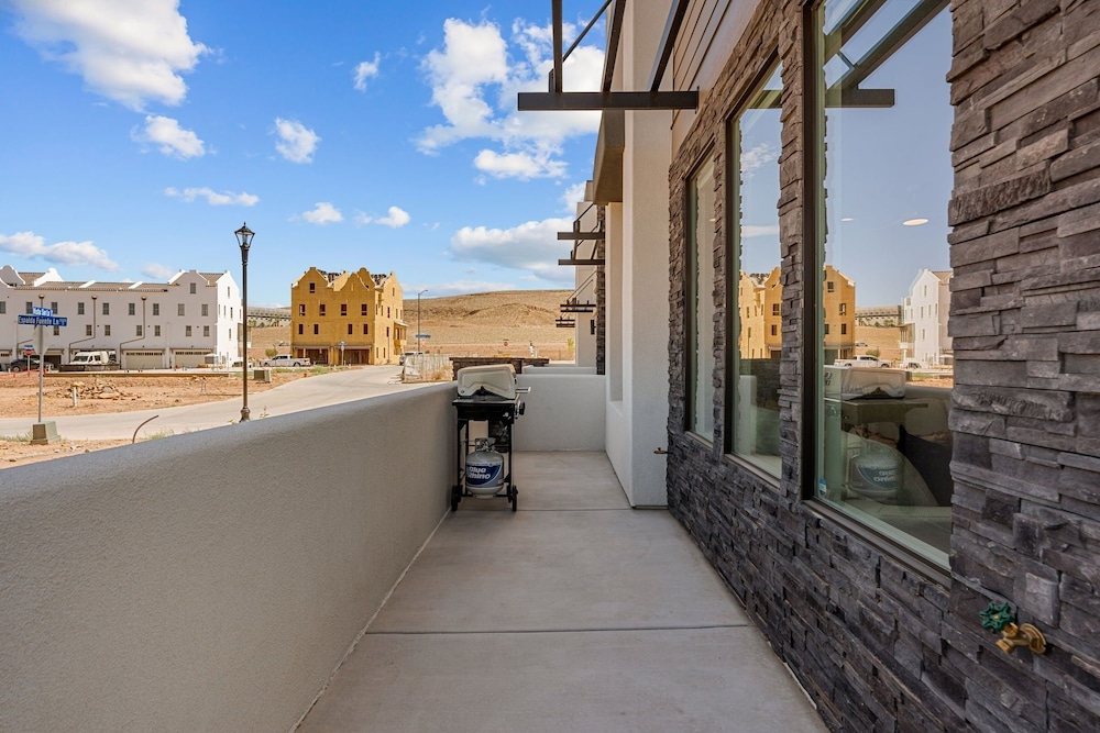 Country Is Cool Again 5 Bedroom Townhouse