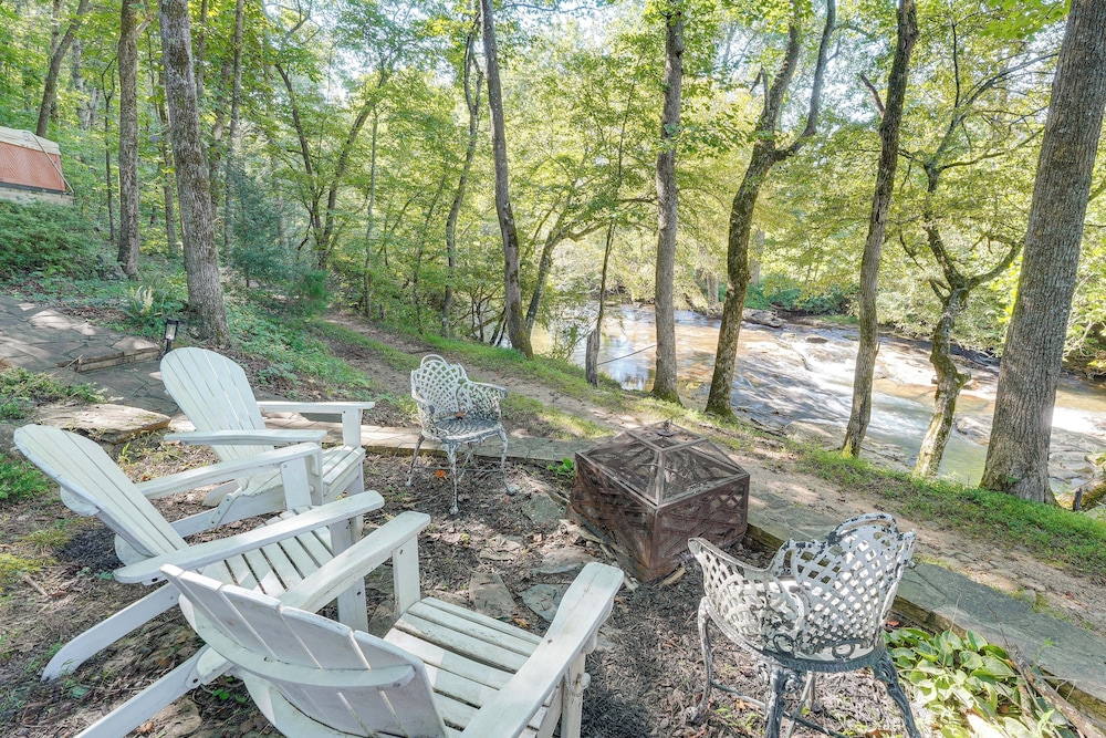Hiwassee River Gem w/ Huge Decks: Great for Groups