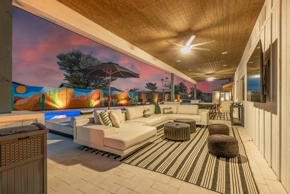 The Monterey Resort Style Pickleball Pool Putt