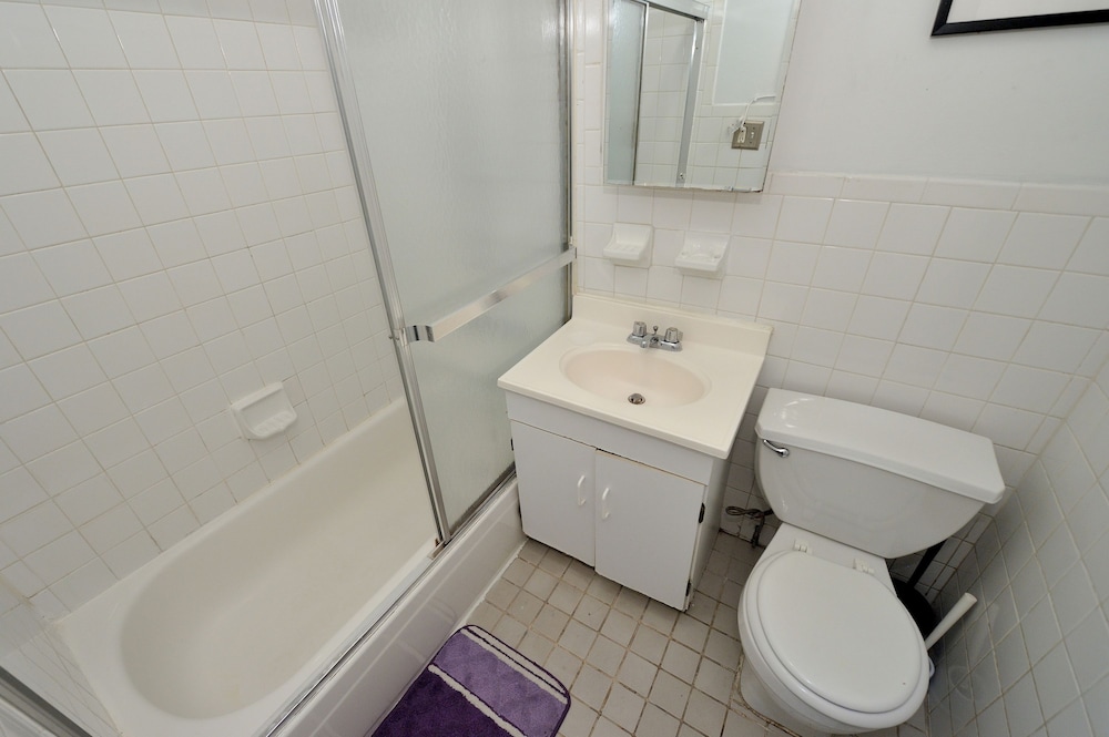 Midtown West Furnished 3 Bedroom Apartment