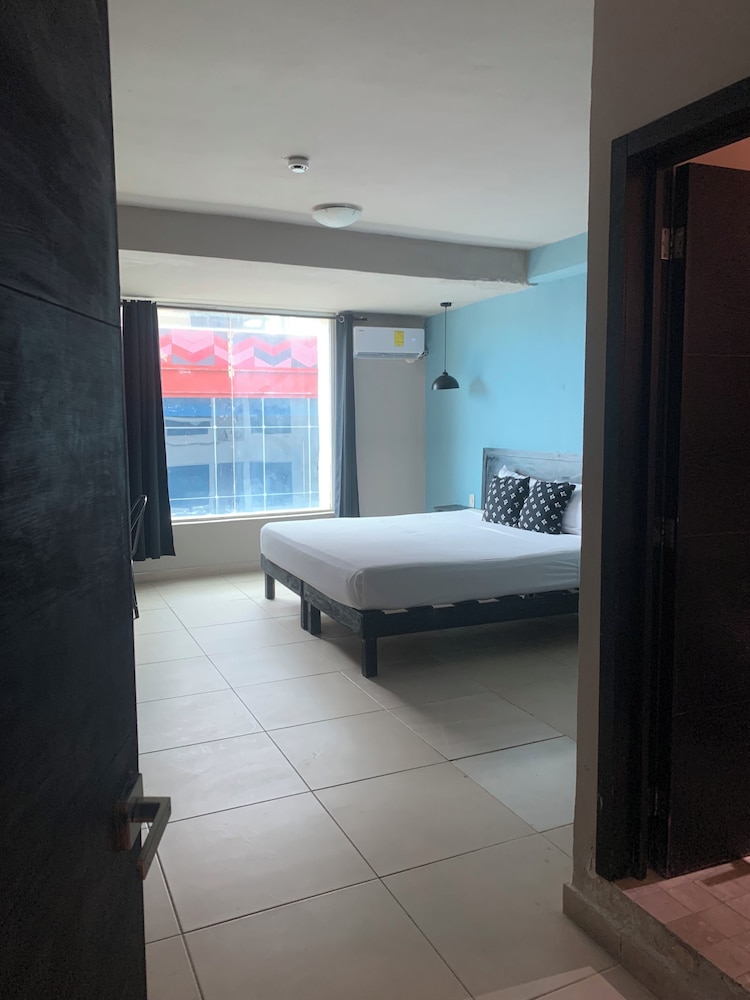 5th Avenue Room By BLVD