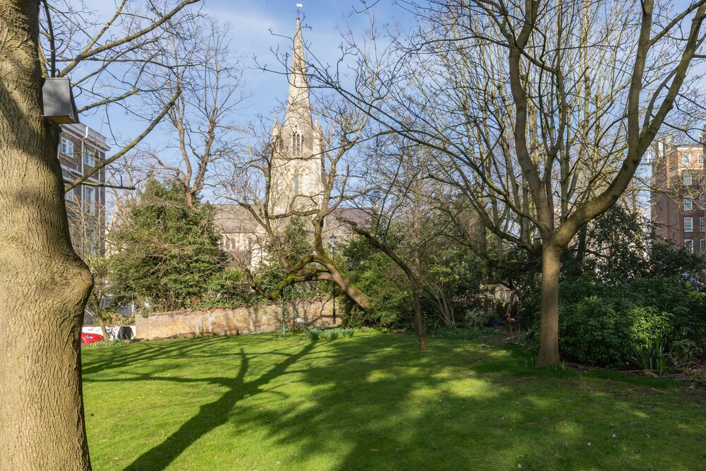 Ladbroke Grove XV by Onefinestay