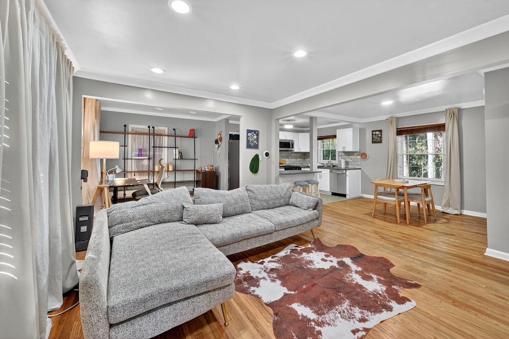 Charming East Atlanta Oasis Meets City Vibe 2 Bedroom Home