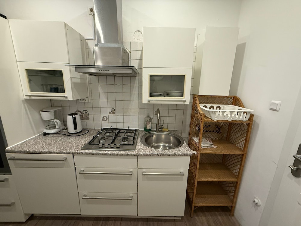 Chic 2BR Apt Steps from Westbahnhof