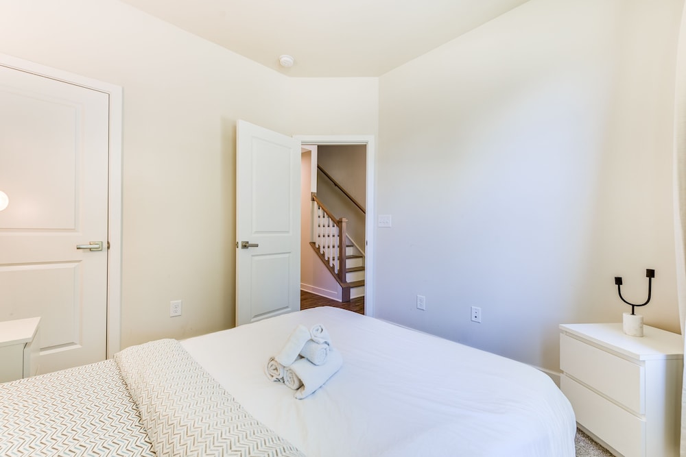 Updated Charlotte Vacation Rental 4 Mi to Downtown view 2