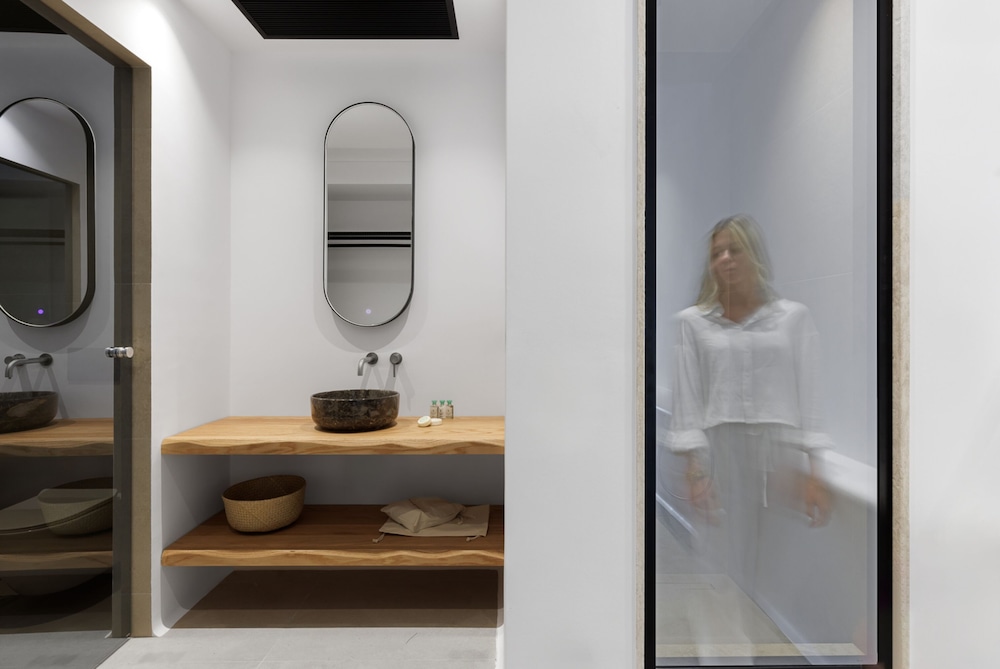 WhiteArt Suites