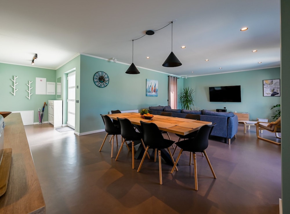 Matohanci Dazzling Villa With Pool