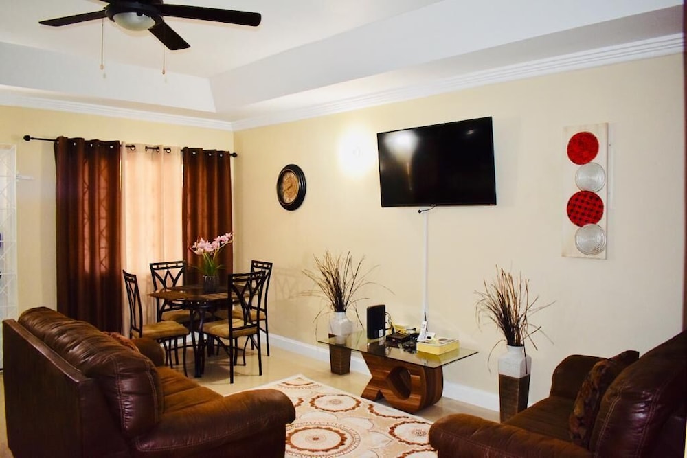 Kingston Guest Apartment at El Gabriel