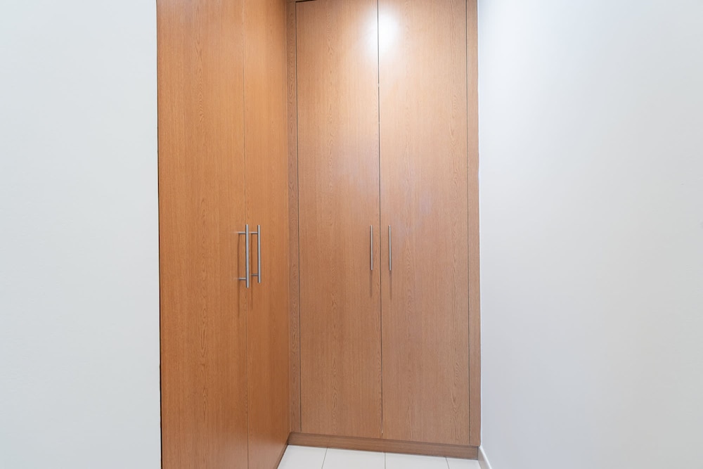 Minimalist and Modern Studio in Business Bay