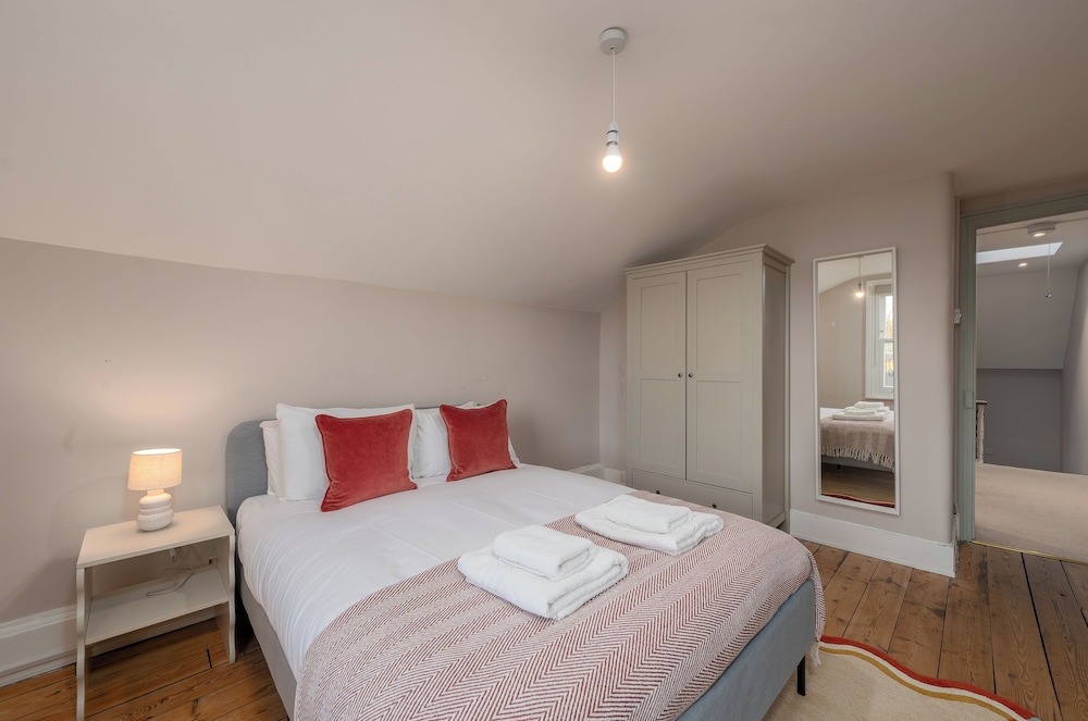 VESTO Three Bedroom Apartment in Clapham