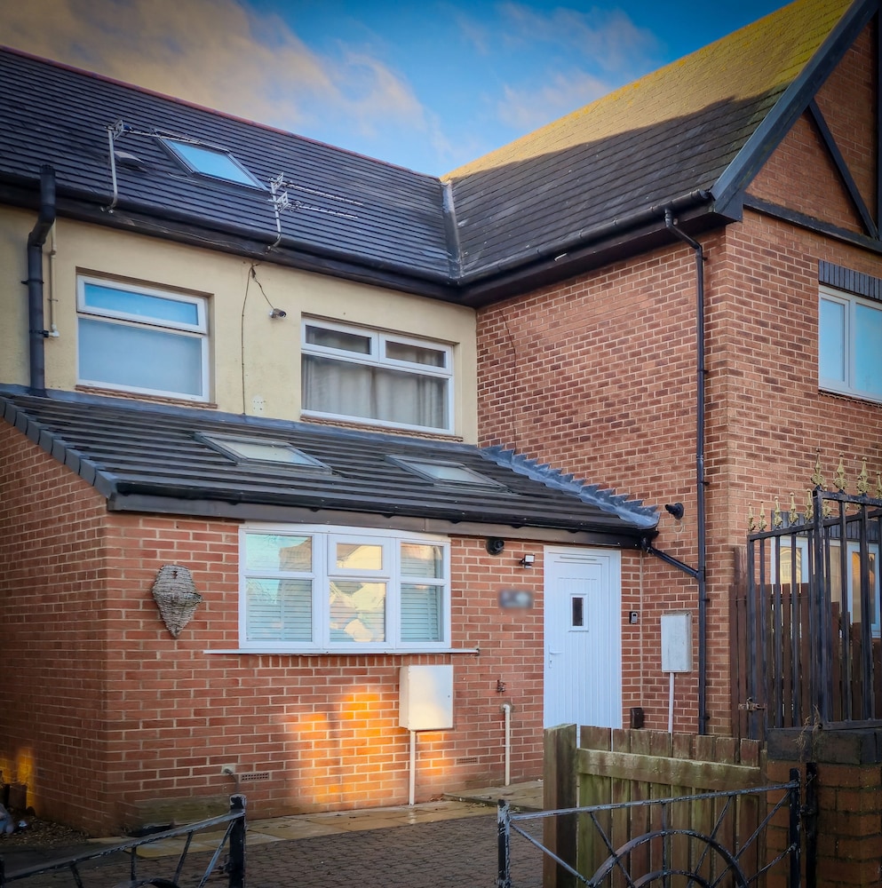 Spacious 5B Sunderland Home For Groups & Families