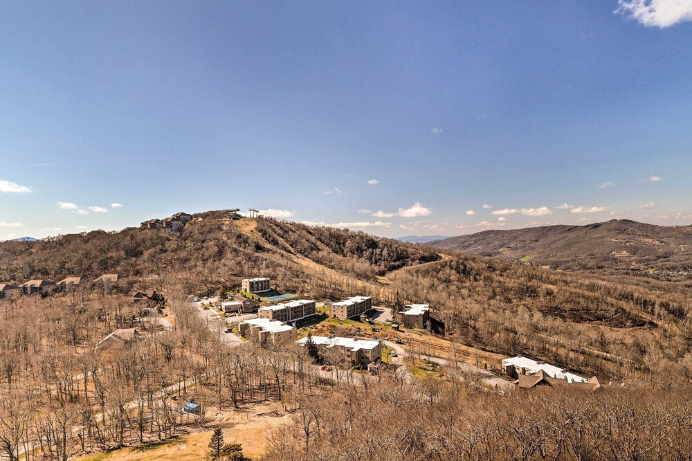 3 Mi to Sugar Mtn Slopes! Condo w/ Hot Tub & Pool view 2