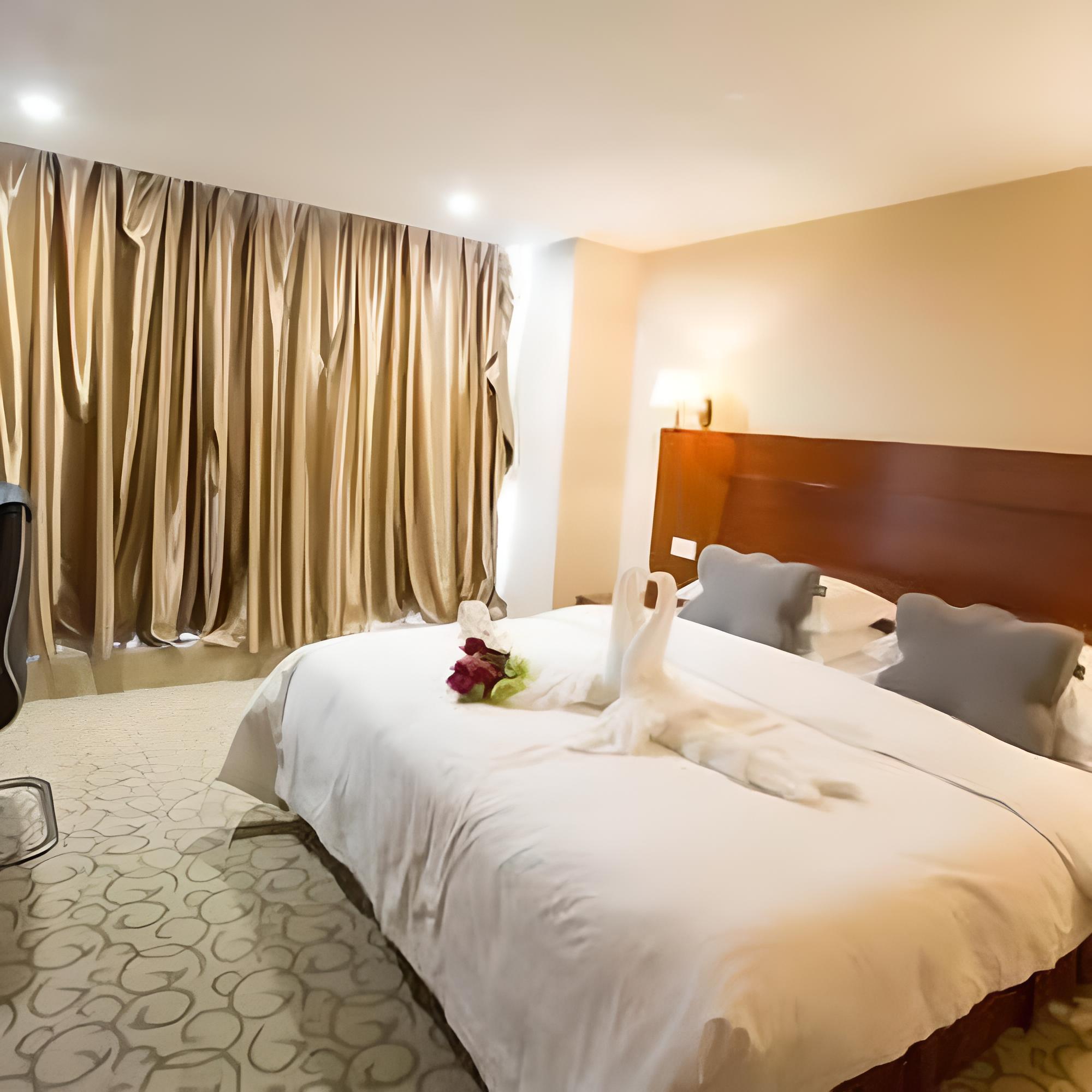 Chonpines Hotel