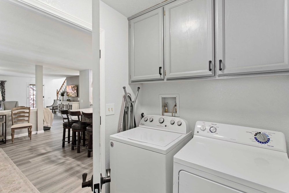 5bdr Stay w/ Fireplace, Game Room & Family-friendly Amenities Arrowhead Chalet by Avantstay