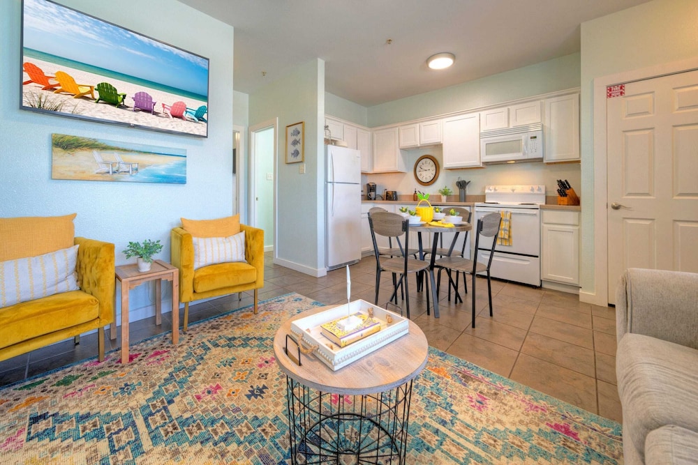 Sleeps 10 Two Condos. Pet-friendly + Beach Access