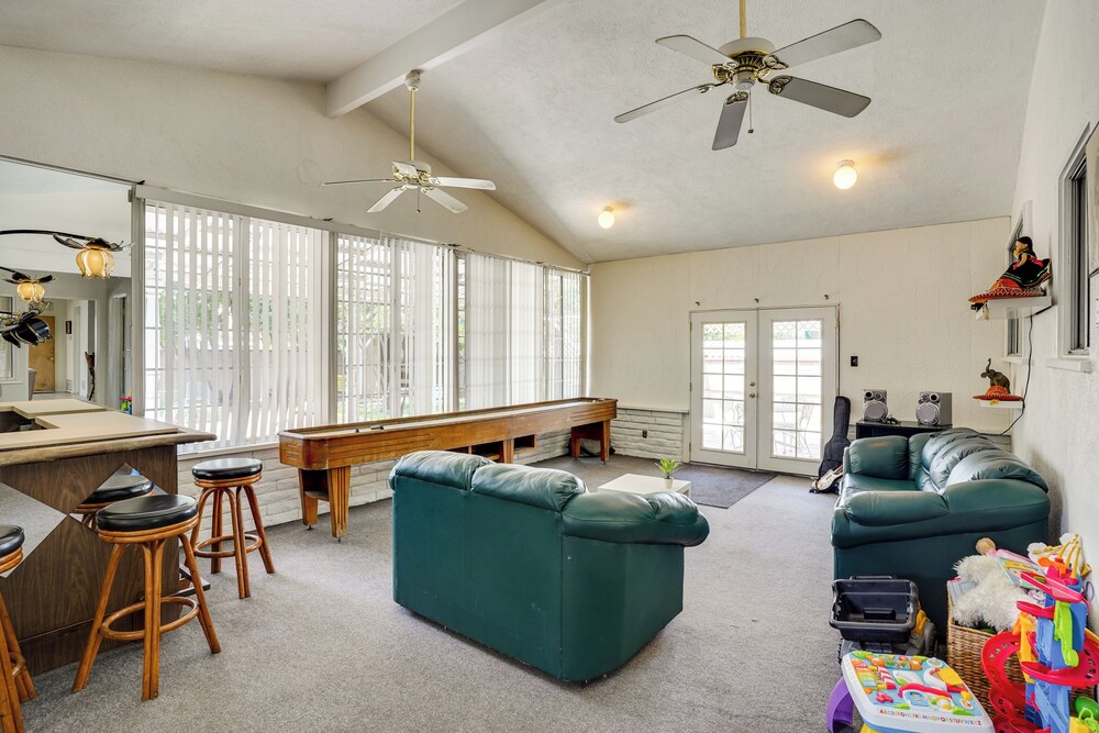 12 Mi to Dtwn LA: Family Home w/ Patio + Yard!
