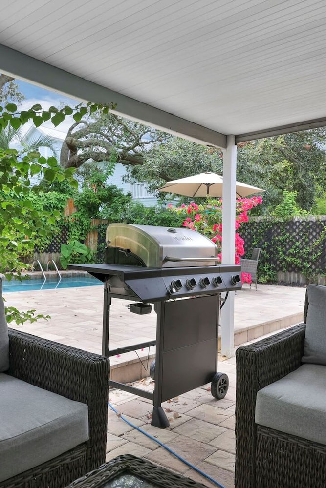 Welcome Basket Pool By Beach Fire Pit BBQ PS4