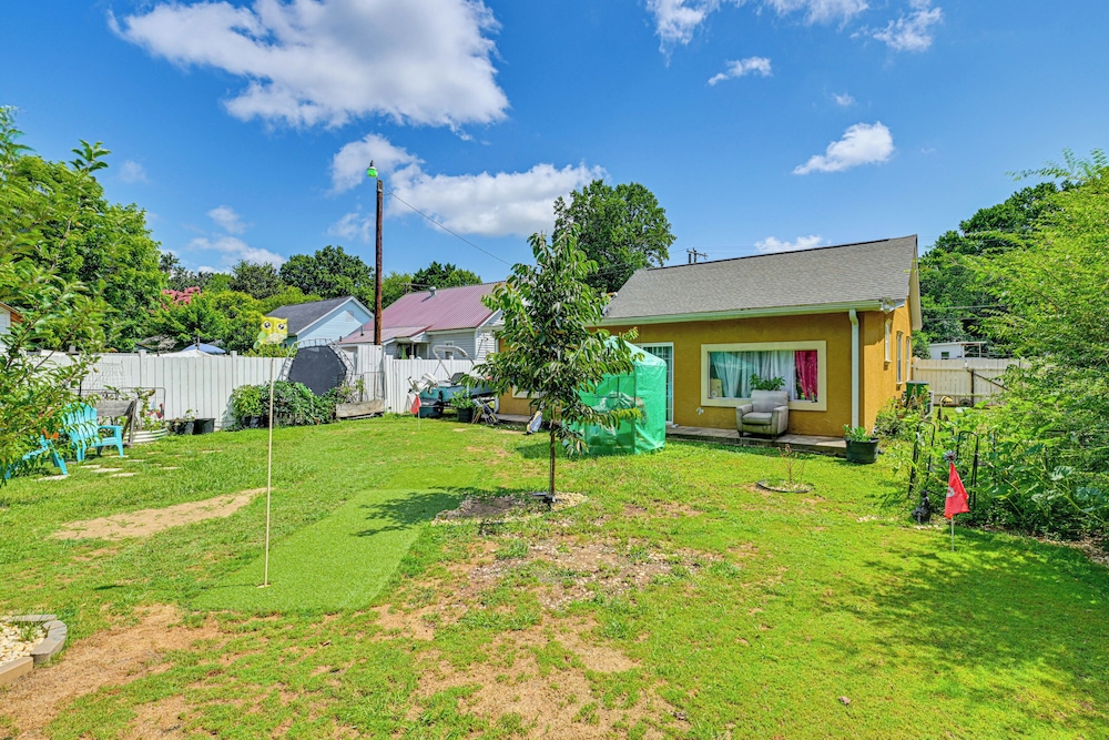 Close to Airport: Home in the Heart of Charlotte!