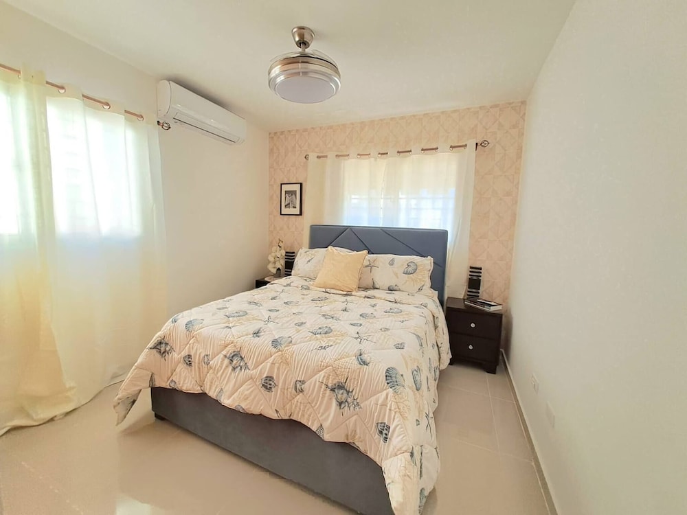 Getaway To Cozy Home 4 Br, 3,5 B view 3